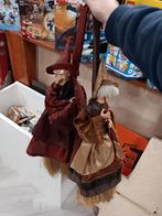 Twee Heksen op Bezems - Halloween Decoratie, Ophalen of Verzenden, A, A, A