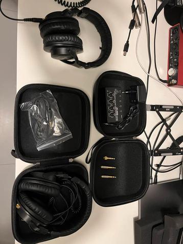 2 x Devine pro 2000 hoofdtelefoons met accessoires beschikbaar voor biedingen