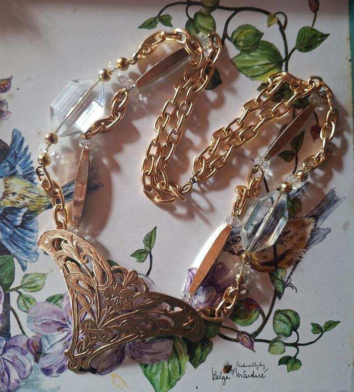 Langere goudkleurige ketting ., Sieraden, Tassen en Uiterlijk, Kettingen, Zo goed als nieuw, Overige materialen, Goud, Ophalen of Verzenden