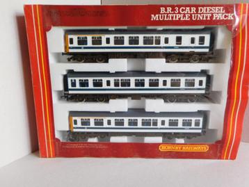 Hornby R698 3 car DMU set