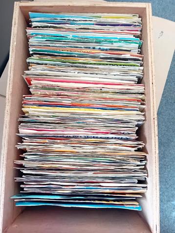 146 Nederlandstalige Vinyl Singles - Grote Partij! beschikbaar voor biedingen