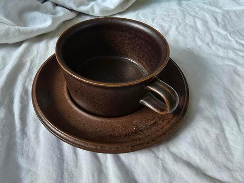 Kop met schotel - ARABIA, Huis en Inrichting, Keuken | Servies, Gebruikt, Kop(pen) en/of Schotel(s), Overige stijlen, Ophalen