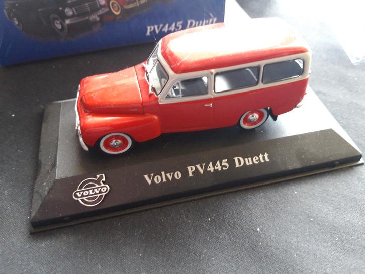 Volvo PV445 Duett rood-wit 1:43 Volvo Collection- NIEUW IXO, Hobby en Vrije tijd, Modelauto's | 1:43, Nieuw, Auto, Overige merken