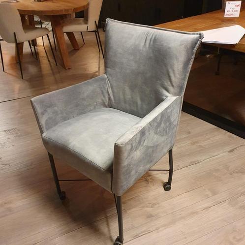 Twee maal eetkamerstoel Darren met leuning velvet zilver, Huis en Inrichting, Stoelen, Nieuw, Twee, Metaal, Stof, Grijs, Ophalen