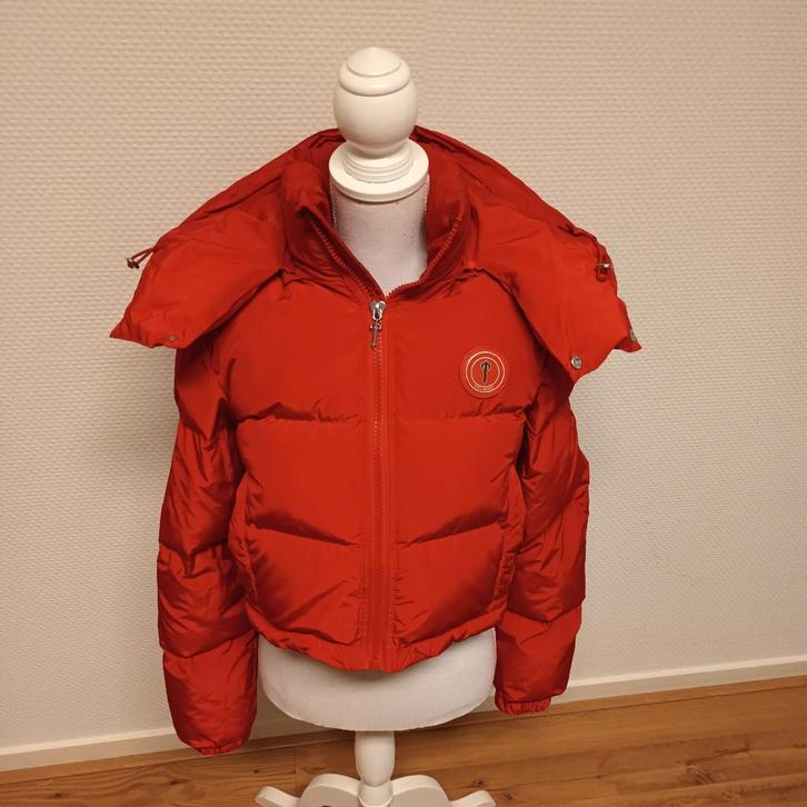 TRAPSTAR - Nieuw - prachtige puffer winterjas, rood, maat S., Kleding | Dames, Jassen | Winter, Nieuw, Maat 36 (S), Rood, Ophalen of Verzenden