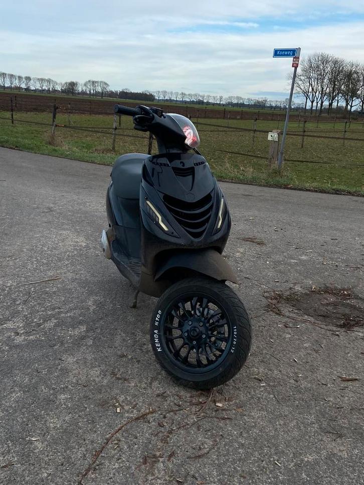 Piaggio zip 70cc 2 takt, Fietsen en Brommers, Scooters | Piaggio, Zo goed als nieuw, Zip, Maximaal 45 km/u, Tweetakt, Ophalen