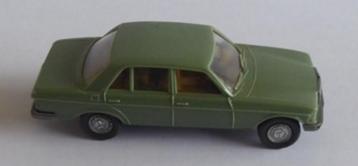 Mercedes 240 D groen van het merk Wiking. H0 schaal beschikbaar voor biedingen
