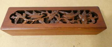 Wooden box with chopsticks [1500] beschikbaar voor biedingen