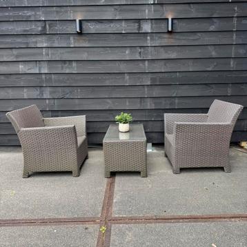 Tuinset van wicker beschikbaar voor biedingen