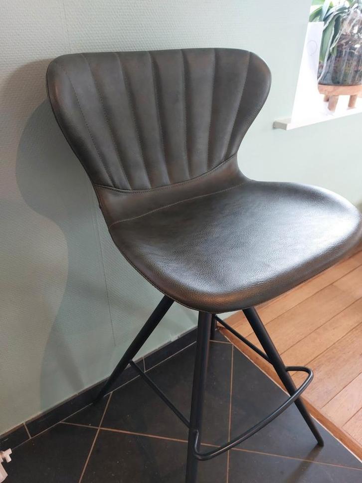 2 barkrukken Goossens groen., Huis en Inrichting, Barkrukken, Zo goed als nieuw, 60 tot 90 cm, Leer, 2 krukken, Met voetsteun