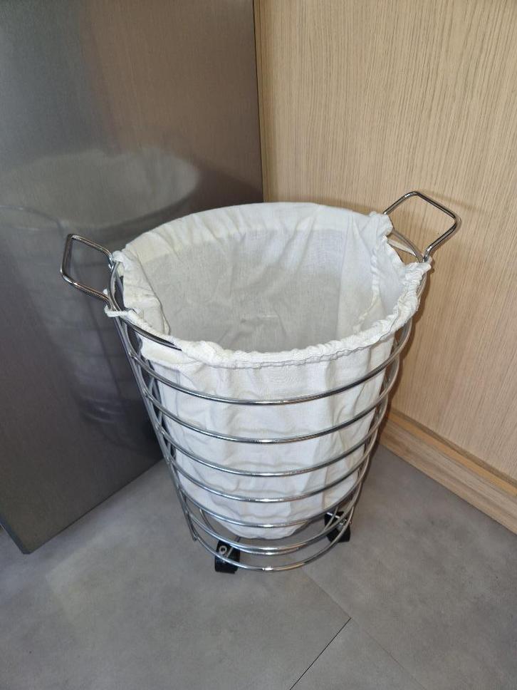 wasmand draadmand op wieltjes met wasbare zak, Huis en Inrichting, Badkamer | Badtextiel en Accessoires, Gebruikt, Overige typen
