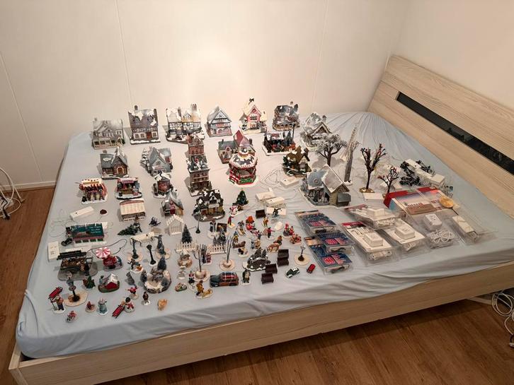 Veel voor een groot kerstdorp Lemax huisjes poppetjes meer, Diversen, Kerst, Zo goed als nieuw, Ophalen of Verzenden