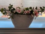 2 witte ovale potten opgemaakt met kunstbloemen, Huis en Inrichting, Woonaccessoires | Kunstplanten en Kunstbloemen, Ophalen of Verzenden