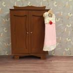 Linnenkast 1:12., Verzamelen, Poppenhuizen en Toebehoren, Ophalen of Verzenden, Zo goed als nieuw, Poppenhuis