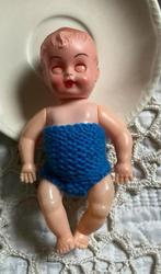 Vintage blue boy babypopje, 15 cm - Made in Hong Kong, Verzamelen, Poppen, Ophalen of Verzenden, Gebruikt, Babypop