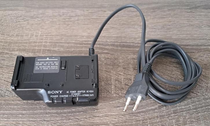 Sony AC Power adaptor - AC-V25A (t.b.v. camcorder), Audio, Tv en Foto, Videocamera's Digitaal, Gebruikt, Sony, 20x of meer, Ophalen of Verzenden