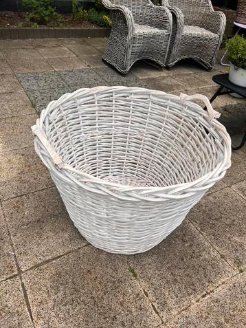 80cm groot mand beschikbaar voor biedingen
