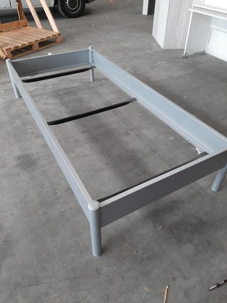 Showmodel Bed metaal 90x200 cm Bed box Wonen, Huis en Inrichting, Slaapkamer | Bedden, Zo goed als nieuw, Eenpersoons, 90 cm, 200 cm