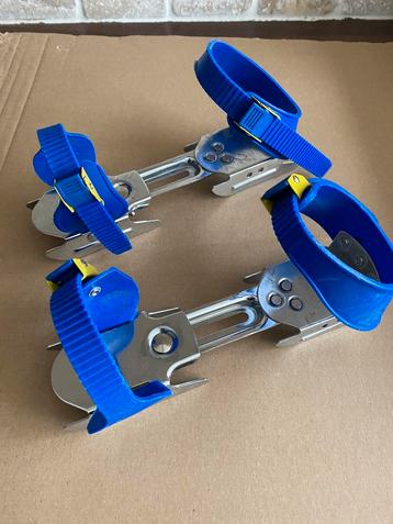 Dubbele ijzers kinderschaatsen beschikbaar voor biedingen