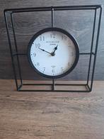 Zwarte metale vierkant met ronde klok Winchester station, Ophalen of Verzenden, Zo goed als nieuw, Analoog, Wandklok