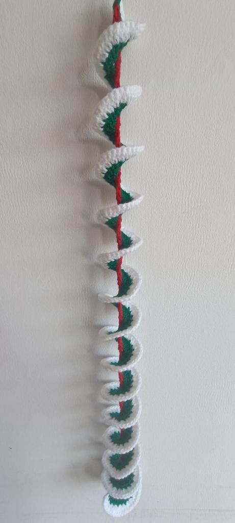 Gehaakte wind spinner Rood/Groen/Wit, Hobby en Vrije tijd, Breien en Haken, Nieuw, Haken, Overige typen, Ophalen of Verzenden