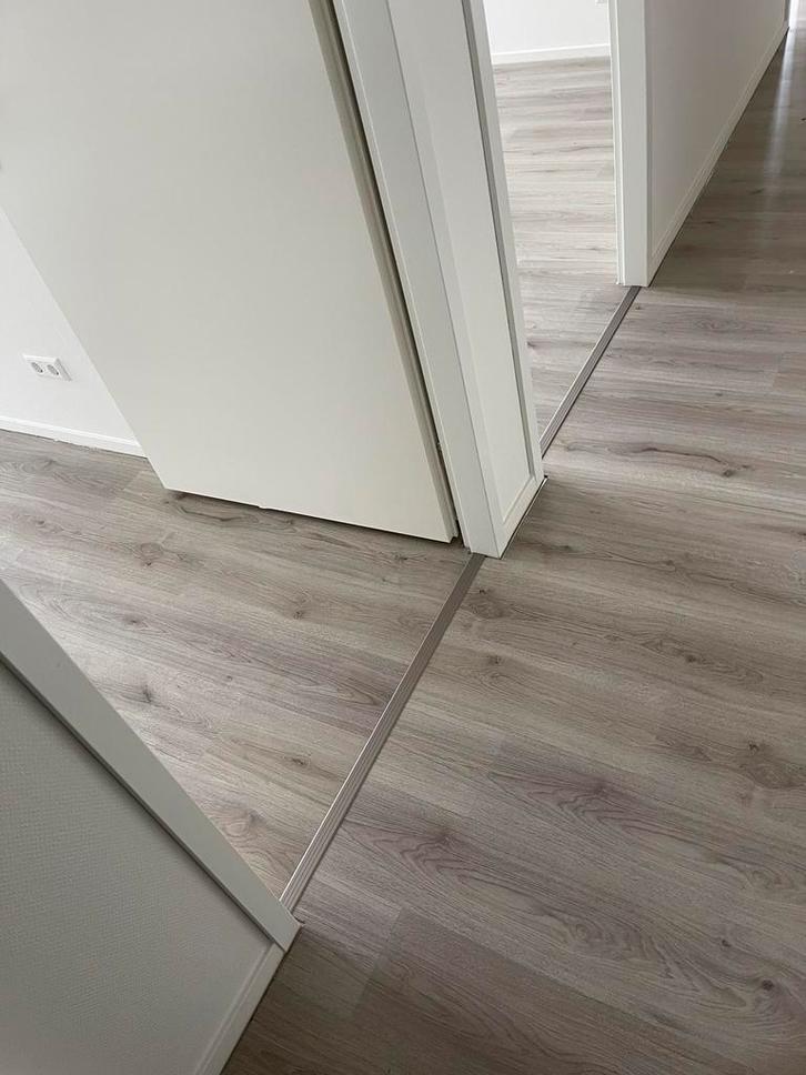 Laminaat legger gezocht??  €6 per m2 ALL - IN, Diensten en Vakmensen, Vloerleggers en Parketteurs, Houten vloeren, Laminaat of Parket