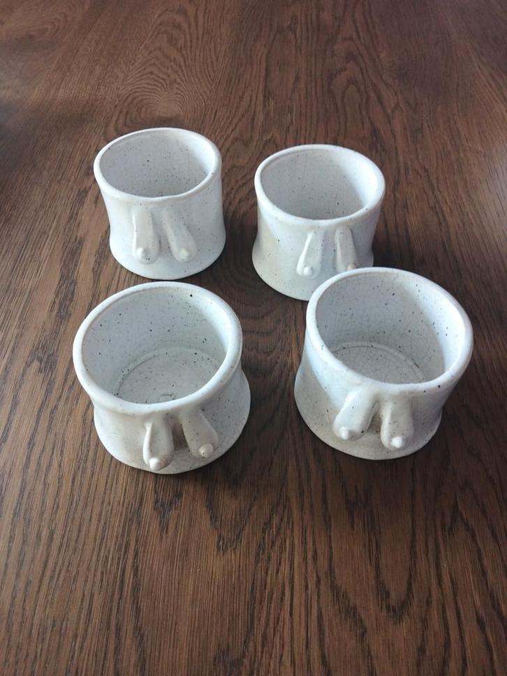 Set van 4 keramische mokken tante teun speels design, Huis en Inrichting, Keuken | Servies, Zo goed als nieuw, Kop(pen) en/of Schotel(s)