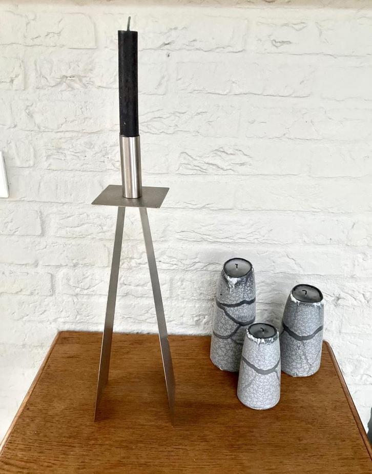 Studio van Eldik Follega: design kandelaar RVS. Hoog model., Huis en Inrichting, Woonaccessoires | Kandelaars en Kaarsen, Gebruikt