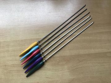 6 Vintage kleurrijke spiezen voor fondue of hotpot beschikbaar voor biedingen