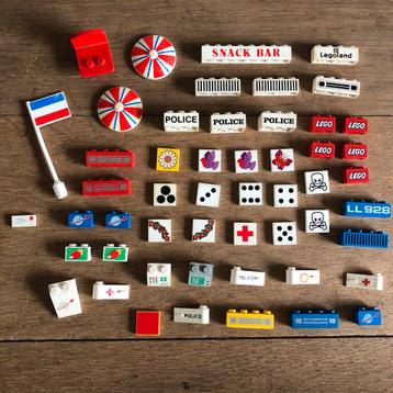 Vintage Lego blokjes met print beschikbaar voor biedingen