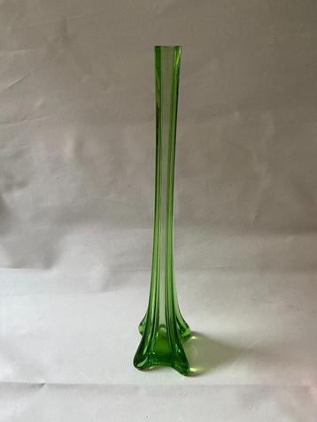 Retro Mooie langwerpige glazen solifleur vaas. beschikbaar voor biedingen
