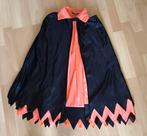 Cape halloween zwart met oranje maat 128, Ophalen of Verzenden, Zo goed als nieuw, 122 t/m 128, Jongen of Meisje