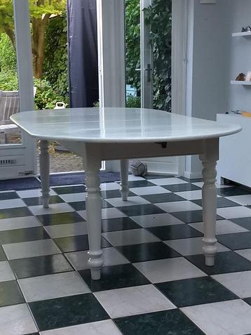 Massief eiken eettafel beschikbaar voor biedingen