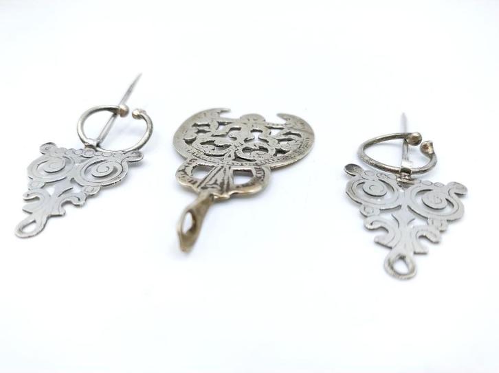 Zilveren berber fibula's + hanger, Tunesië, Sieraden, Tassen en Uiterlijk, Antieke sieraden, Hanger, Zilver, Verzenden