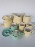 Petrus Regout & co - melkkan, merkbekers en theepotten, Ophalen of Verzenden