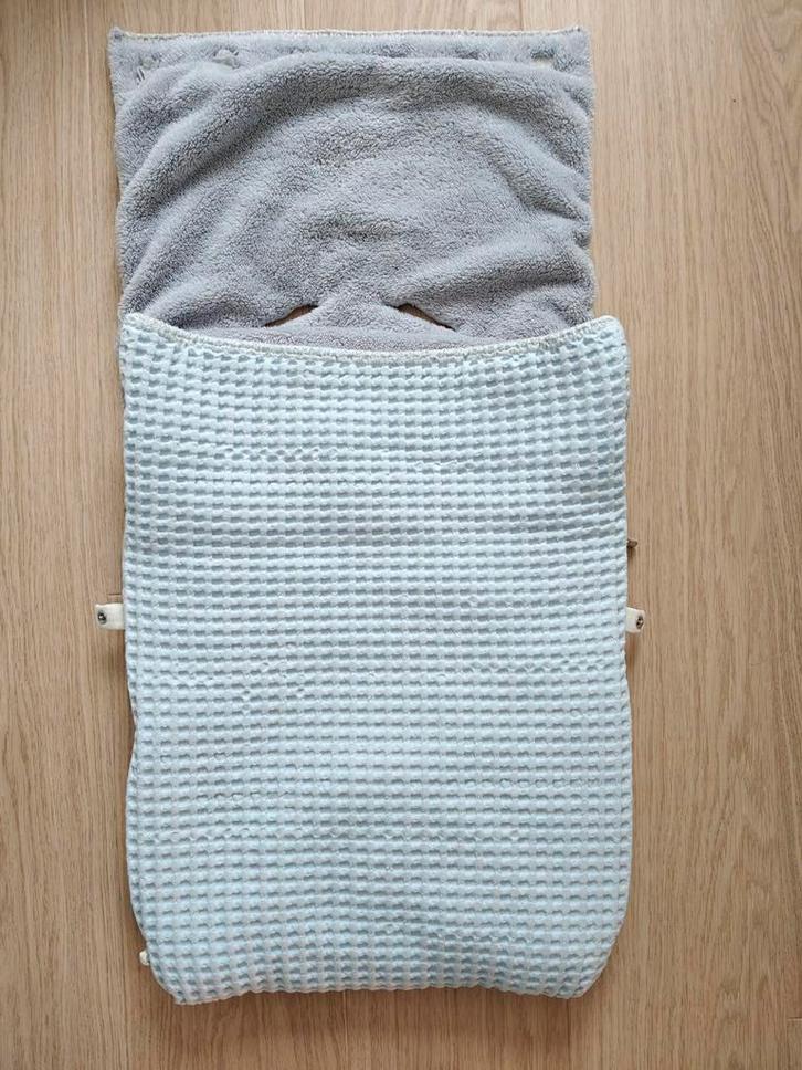 Koeka Voetenzak Wafel Teddy Lichtblauw - Maxi Cosi, Kinderen en Baby's, Dekens, Slaapzakjes en Inbakerproducten, Zo goed als nieuw