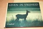 Leven in Vrijheid. F.F. Hazelhoff., Ophalen of Verzenden, Zo goed als nieuw, Vogels