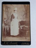 J.Biddle Dartford CDV foto omstreeks 1900 Dienstmeisje, Ophalen of Verzenden, Voor 1940