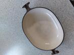 Le Creuset gietijzeren Enzo Mari ovenschaal. 25 cm, Huis en Inrichting, Gebruikt, Gietijzer, Ophalen of Verzenden, Keramische plaat