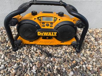 Dewalt bouw radio met acculader beschikbaar voor biedingen