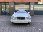 Mercedes-Benz E-klasse 200 benzine automaat concoursstaat vo, 65 €/maand, Zwart, 4 cilinders, Wit