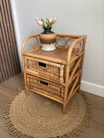 Vintage rotan ladekastje met twee rieten lades, Ophalen, Minder dan 50 cm, Q, 1 of 2 laden