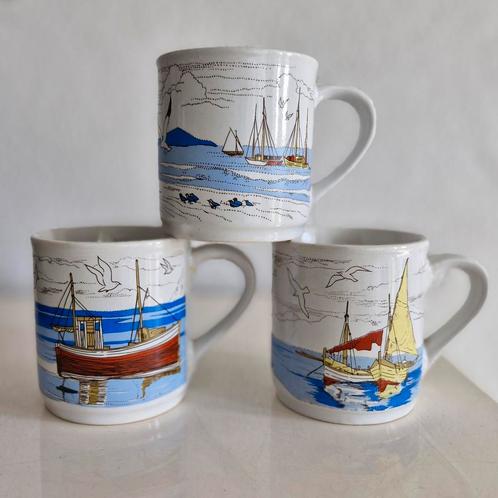 Drie Bekers met Boot opdrukken, Huis en Inrichting, Keuken | Servies, Zo goed als nieuw, Kop(pen) en/of Schotel(s), Overige stijlen