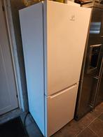 Indesit koel vries combinatie. Met lichte gebruikers sporen, Ophalen, Gebruikt, 200 liter of meer, Met aparte vriezer