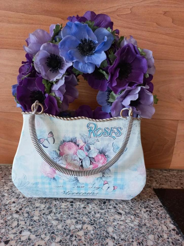 Bloemenkrans in Tasje - Gezellige Decoratie, Huis en Inrichting, Woonaccessoires | Overige, Ophalen of Verzenden