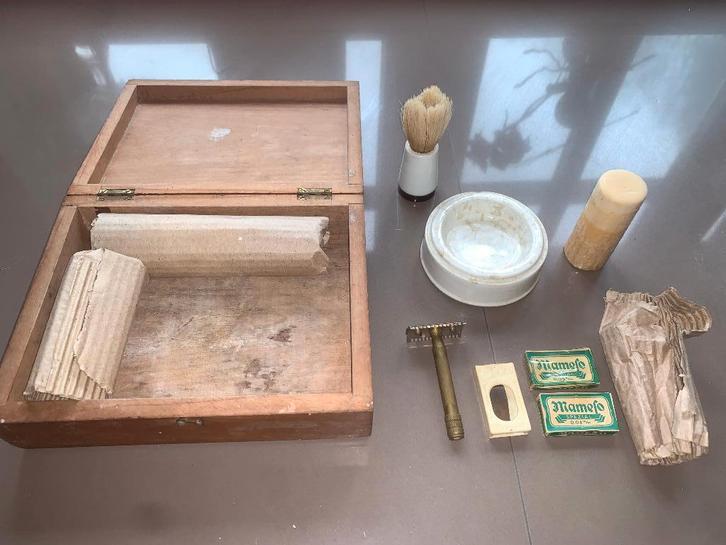 Scheerdoos scheerset scheerkist + scheerartikelen, Antiek en Kunst, Curiosa en Brocante, Ophalen of Verzenden