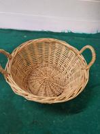 mandje riet rond met hengsels, Huis en Inrichting, Woonaccessoires | Schalen en Manden, Ophalen of Verzenden, 'T Olde Gre-j, Info@toldegrej.nl