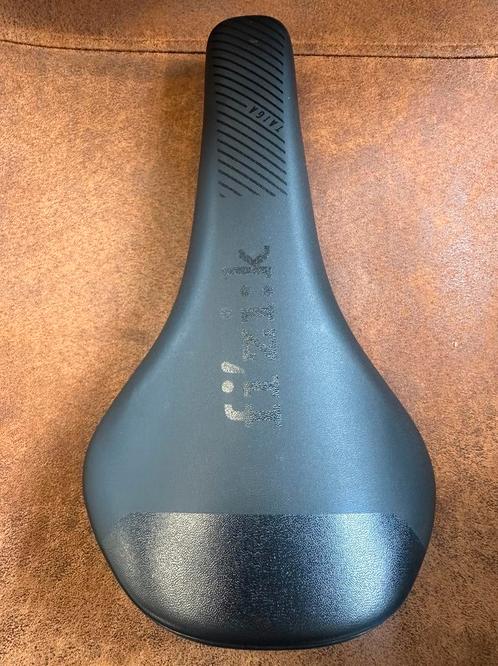 Te koop Fizik zadel racefiets zadel, Fietsen en Brommers, Fietsonderdelen, Zo goed als nieuw, Racefiets, Zadel, Ophalen of Verzenden