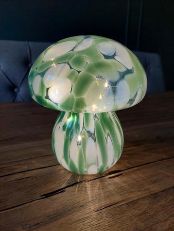 Paddestoelenlamp groen in nieuwstaat  beschikbaar voor biedingen