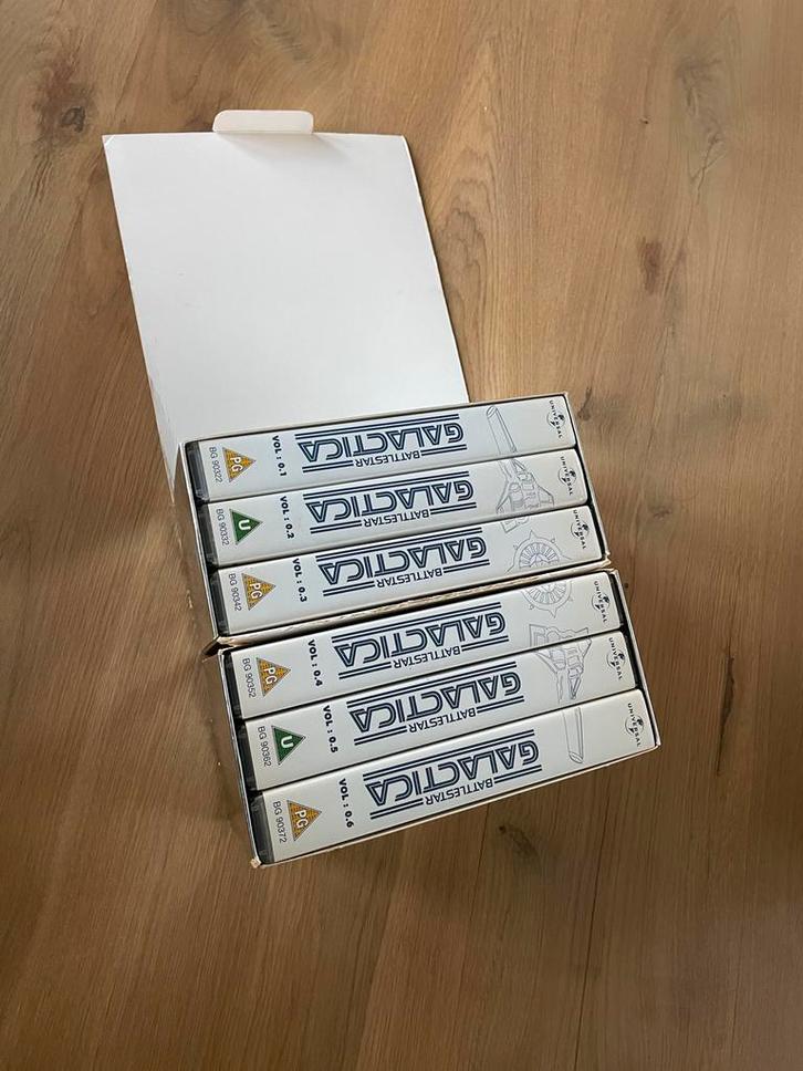 Battlestar Galactica VHS Box - The Collection, Verzamelen, Film en Tv, Gebruikt, Ophalen of Verzenden
